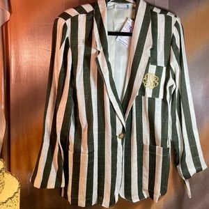 Vintage 80’s striped big shoulder blazer. Feels like linen Size M 40” chest. 131